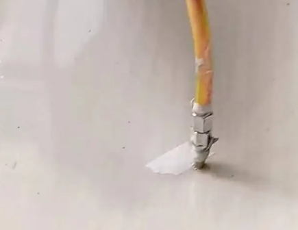 新余市瓷砖空鼓维修公司专业解答在瓷砖铺贴过程中，如果使用的砂料过粗（如全部使用了粗砂），可能会导致以下问题